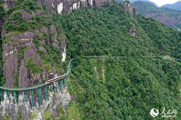永星速配 江西资溪：文旅新体验 悬崖动车引客来